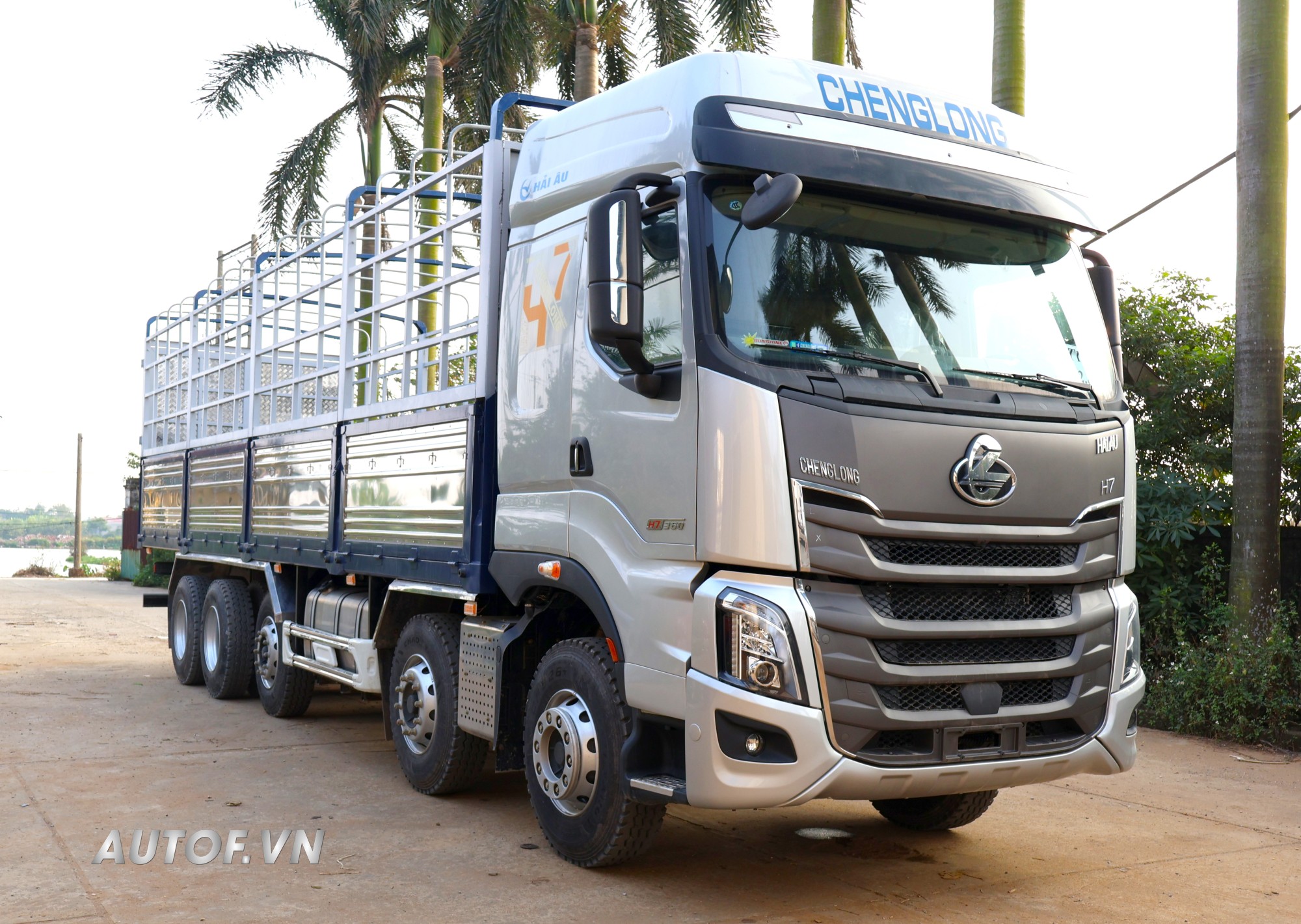 Xe tải Chenglong 5 chân H7 360Hp Thùng 9m7 (03/2026)